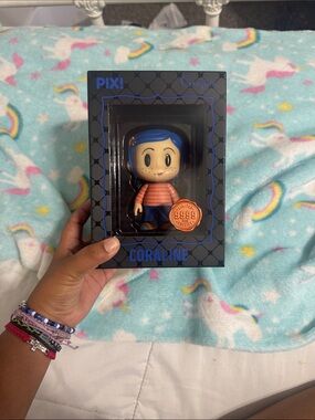 Coraline Collectible Vinyl Figure - Blue Hair, Orange Shirt